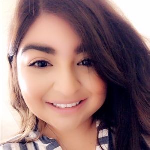 Meet your Posher, Yesenia